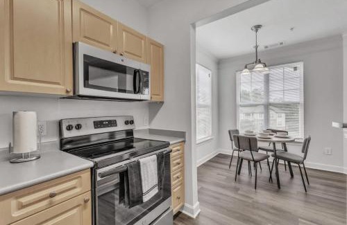 Southwest Raleigh Apartment | Upscale King 2BR Suite Mins to Downtown Raleigh!