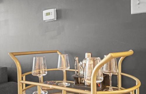 Charlotte Apartment | Upscale King 2BR Suite Mins to Uptown Charlotte