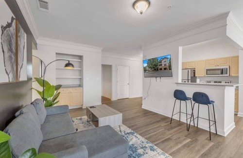 Southwest Raleigh Apartment | Upscale King 4BR Suite Mins to Downtown Raleigh!