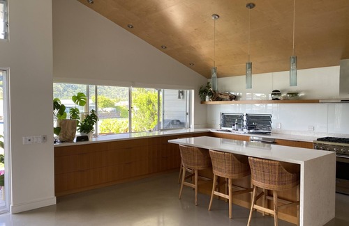 Portlock House | Upscale Mariana Front House - waterfront jacuzzi. - $12,000/mt