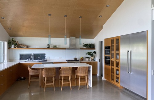 Portlock House | Upscale Mariana Front House - waterfront jacuzzi. - $12,000/mt