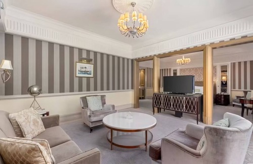 Al Safa Apartment | Upscale Palace Life: 1-BR Diplomat Suite in Luxurious Dubai Central