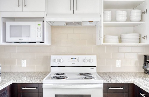 Evergreen Park Apartment | Upscale Palo Alto 2BR w/W/D, Pool & Spa, near 280 & 101, by Blueground