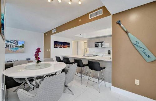 Hallandale Beach Apartment | Upscale Resort 4 Bedrooms 3 bath