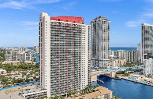 Hallandale Beach Apartment | Upscale Resort 4 Bedrooms 3 bath