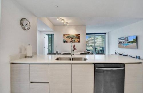 Hallandale Beach Apartment | Upscale Resort 4 Bedrooms 3 bath