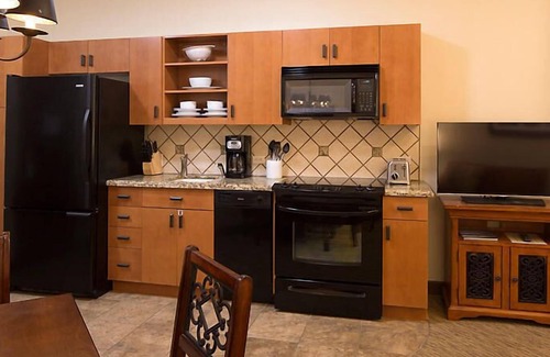 Cibola Vista Resort | UpScale Resort with Outdoor Heated Pool with a waterslide and a poolside bar, tennis court and gym