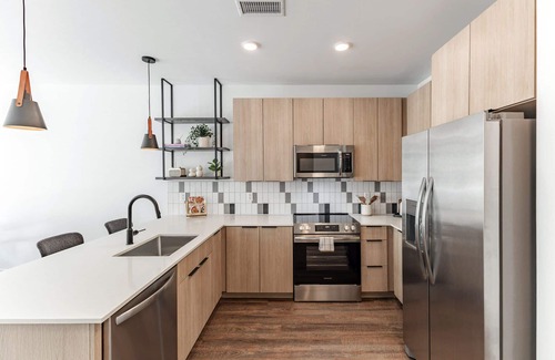 Huntsville Hotel | Upscale Urban Escape w/Kitchen | Near Famous Landmarks & Museums | Pet Friendly