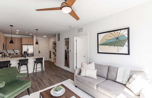 Huntsville Hotel | Upscale Urban Escape w/Kitchen | Near Famous Landmarks & Museums | Pet Friendly