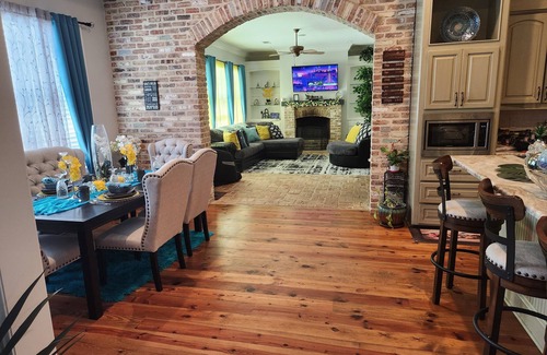 Brandon House | Upscaled Lakeview French Acadian Retreat Oasis