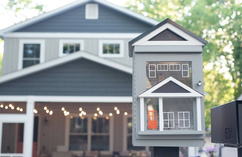 Lakeside Cottage | "Upside" New Cottage w Custom Built Bunk Room - Inside LKSD Gates