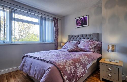 Wirral House | Upton Village Guest House