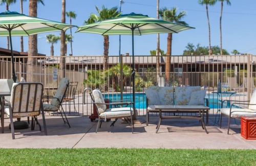 Camelback East House | Uptown/Biltmore Designer Townhouse