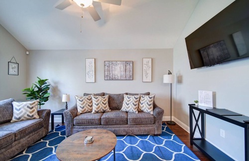 Villa Heights House | Uptown Charlotte 2BR Getaway - Dog Friendly