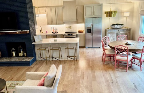 LaGrange House | UPTOWN GIRL: FALL IN LOVE! Designer Decorated, New Renovations, Perfect Location