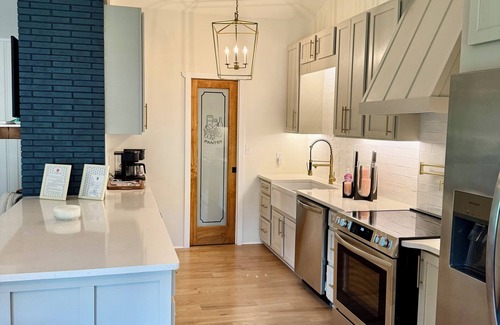 LaGrange House | UPTOWN GIRL: FALL IN LOVE! Designer Decorated, New Renovations, Perfect Location