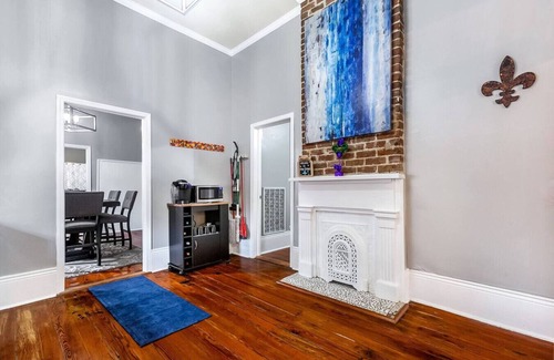 Leonidas House | Uptown Home on Streetcar Line, Walk to Restaurants