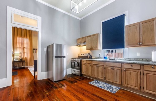 Leonidas House | Uptown Home on Streetcar Line, Walk to Restaurants