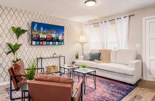 West Columbus House | Urban Oasis w Hot Tub Near Downtown & Arena District