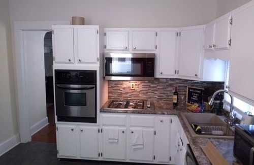 Racine House | Urban! Professionally Cleaned, Self Check In - Sleeps 10