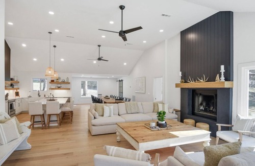 Gallatin House | Urban Rustic Lakeside Retreat with Dock, Sleeps 20