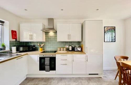 Hipperholme House | uSnooz - Cosy house, 2 bed, parking