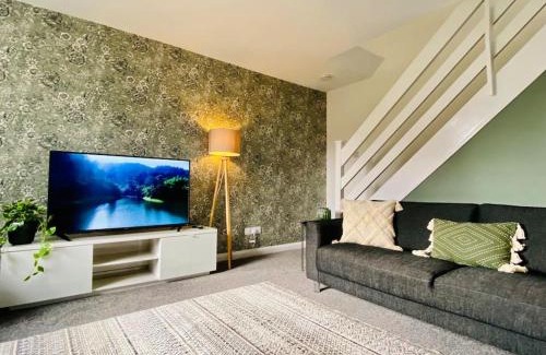 Hipperholme House | uSnooz - Cosy house, 2 bed, parking