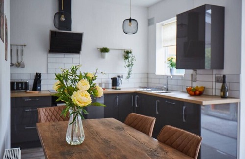 Ainley Top House | uSnooz | Spacious Huddersfield Home close to M62