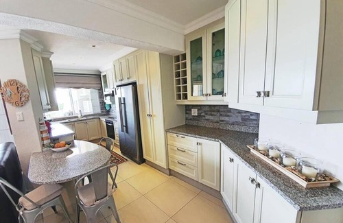 Margate Apartment | Uvongo - Beach Paradise & Open Ocean View