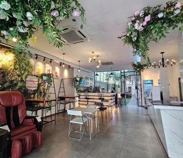 Taman Pertama Hotel | V Garden Hotel by Minsu