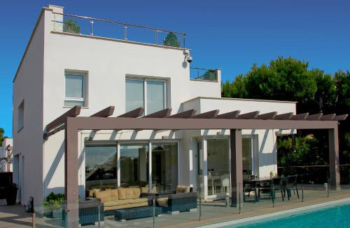 Sant Jaume Mediterrani Villa | V196 Villa Brisa by Menorcarentals Villas