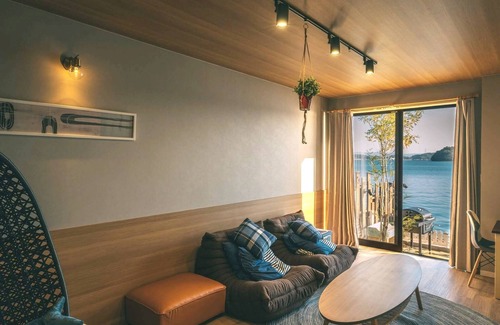 Kamiamakusa House | V2 The sea is in front of you A container house /Kamiamakusa Kumamoto