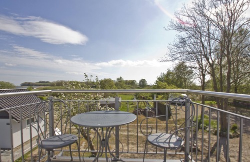 Gross Zicker Apartment | Vacation apartment with sea view, balcony and garden - Haus Inselblick FeWo MEERluft