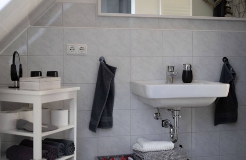 Neufeld Apartment | Vacation apartment/apartment for 4 guests with 75m² in Neufeld (172542)