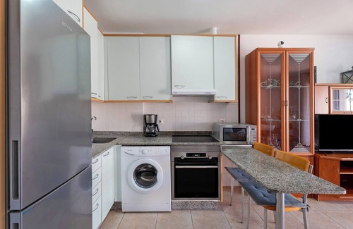 Arona Apartment | Vacation Apartment 'Apartamento Los Geranios' with Shared Pool, Private Terrace and Wi-Fi