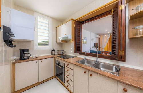 Es Pelats Apartment | Vacation Apartment Casa Laura with Wi-Fi, Balcony & Garden