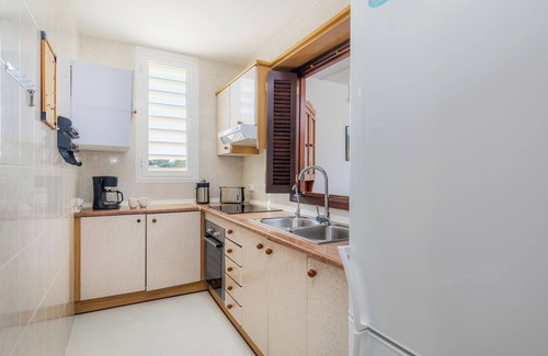 Es Pelats Apartment | Vacation Apartment Casa Laura with Wi-Fi, Balcony & Garden