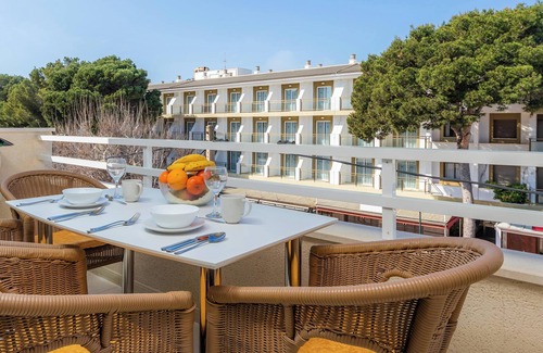 Es Pelats Apartment | Vacation Apartment Casa Laura with Wi-Fi, Balcony & Garden