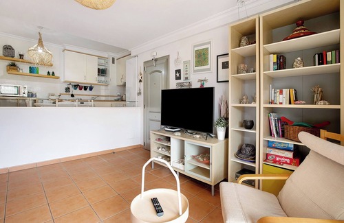 Granadilla de Abona Apartment | Vacation Apartment 'La Casita De La Tejita' with Shared Pool and Wi-Fi