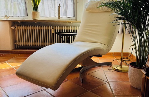 Grebin Apartment | Vacation apartment "Zum See": Direct view of the lake and the dressage arena