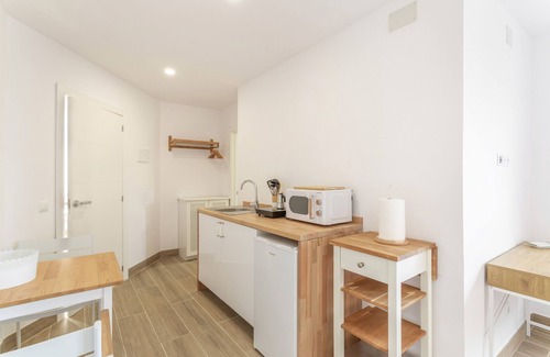 Los Portales Apartment | Vacation 'Bastion Del Drago - 3' with Mountain View, Shared Terrace and Wi-Fi