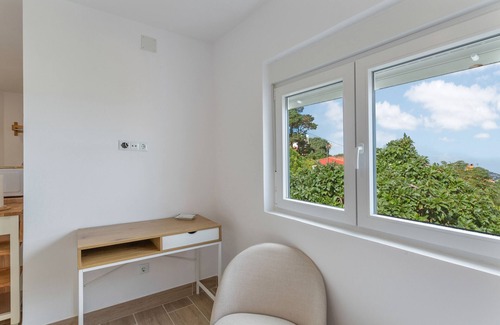 Los Portales Apartment | Vacation 'Bastion Del Drago - 3' with Mountain View, Shared Terrace and Wi-Fi