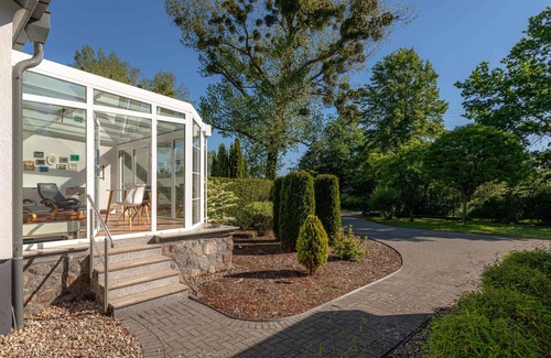 Muritz Apartment | Vacation by the lake with conservatory and garden