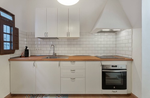 Fasnia House | Vacation Home 'Casa Acogedora Con Barbacoa' with Sea View, Private Pool and Wi-Fi