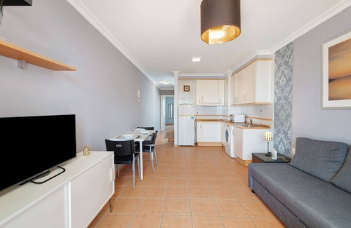 Granadilla de Abona House | Vacation Home 'Duplex Tejita Beach' with Shared Pool, Balcony and Wi-Fi