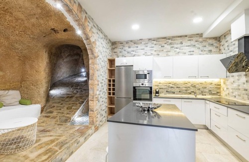 Arico House | Vacation Home 'Bencomo' with Sea View, Shared Pool and Wi-Fi