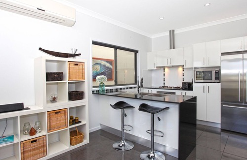 Andergrove House | Vacation home by the lake