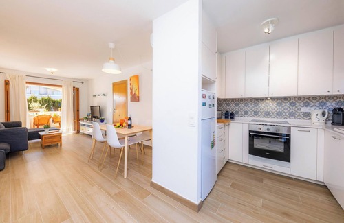 Es Pelats House | Vacation Home "Can Nogueras" with Wi-Fi, Balcony, Terrace, Shared Pool and Garden