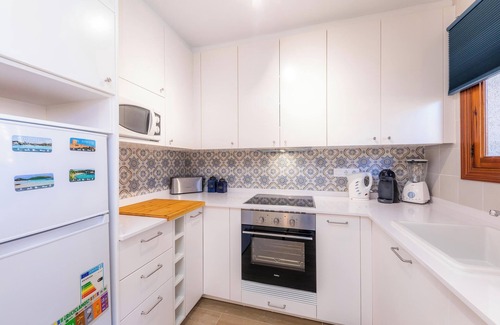 Es Pelats House | Vacation Home "Can Nogueras" with Wi-Fi, Balcony, Terrace, Shared Pool and Garden