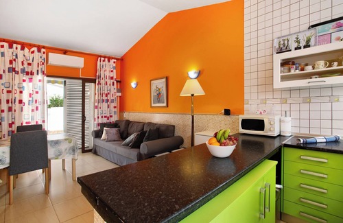 Playa del Ingles House | Vacation Home 'Haus Brigitte' with Shared Pool, Wi-Fi and Air Conditioning